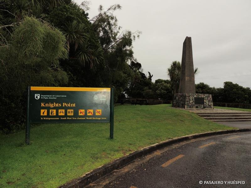 cartel en un parador de ruta en nueva zelanda